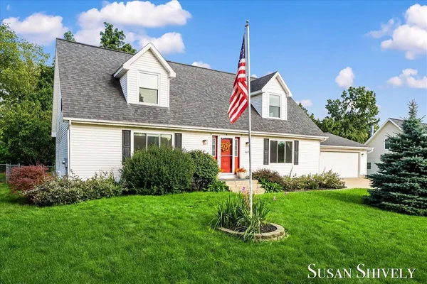 $398,000 | 5022 Montauk Drive Northwest, Comstock Park, MI 49321