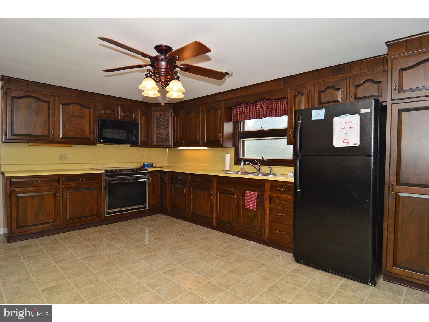 423 Gelsinger Road Sinking Spring, PA 19608 - Photo 4 of 24