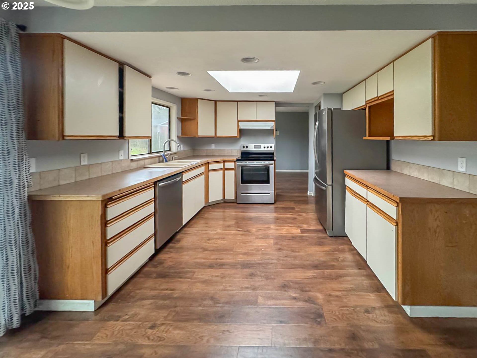 4111 Northeast 3rd Street Gresham, OR 97030 - Photo 5 of 25