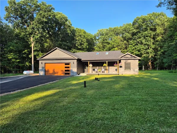 $629,900 | 140 Roby Street, Lockport City, NY 14094