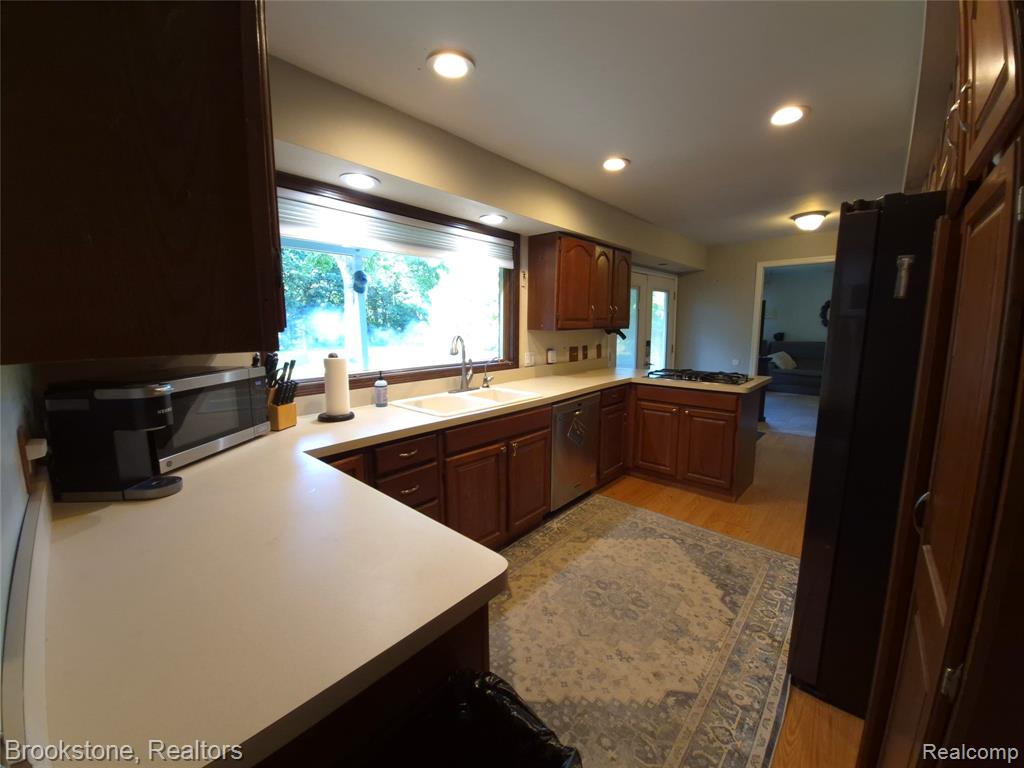 4890 Whipple Lake Road Clarkston, MI 48348 - Photo 13 of 40
