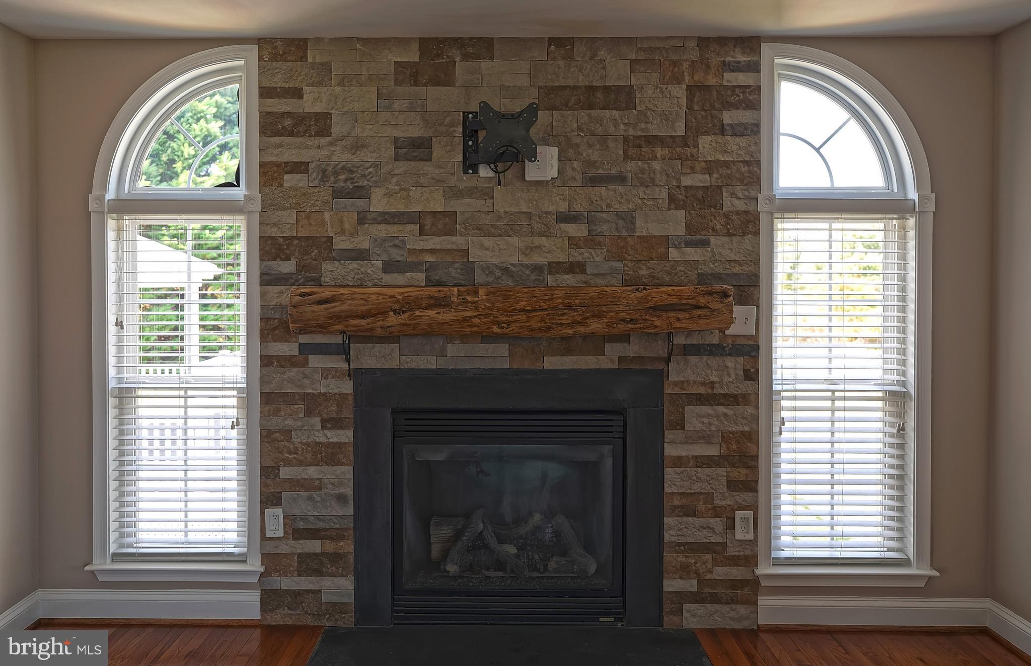 4828 Paul Hance Road Huntingtown, MD 20639 - Photo 16 of 52 Living Room