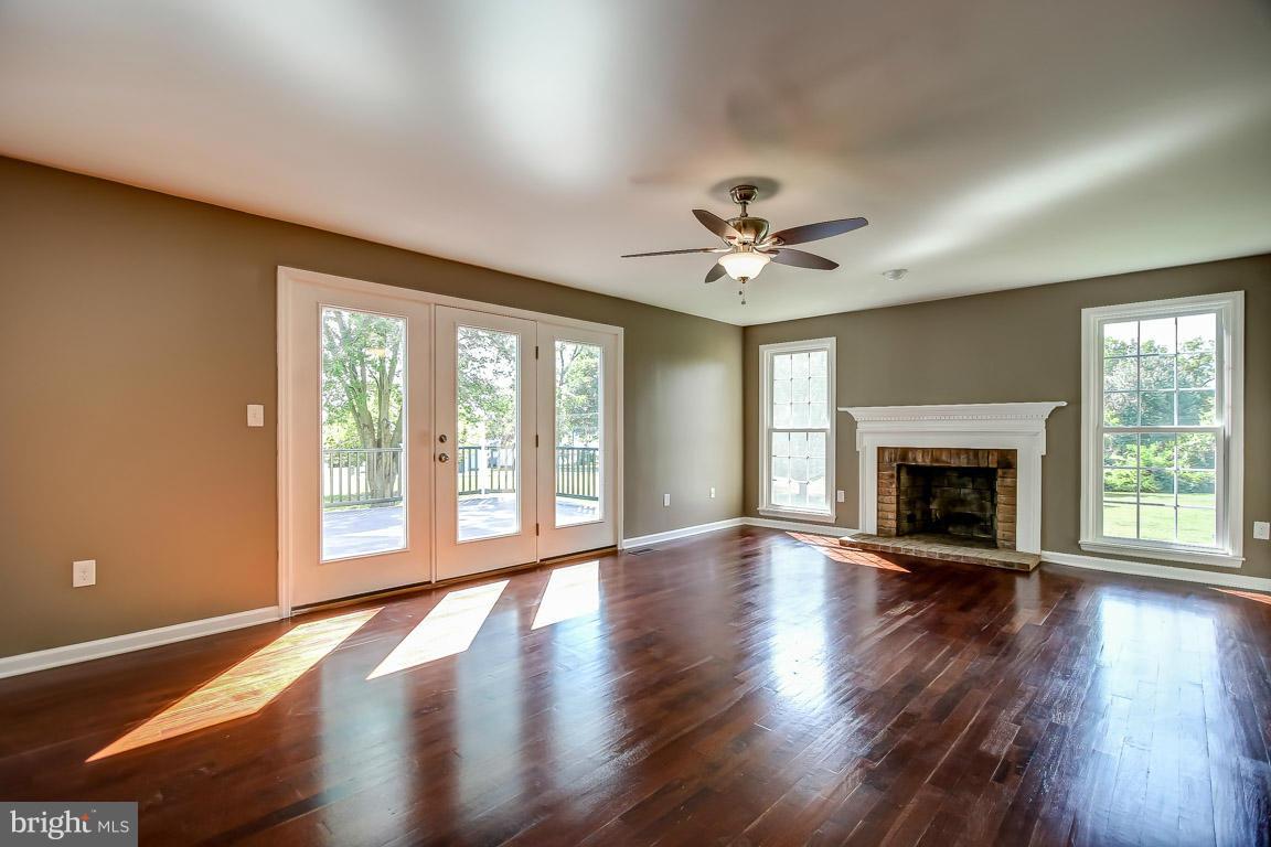 1303 Tar Cove Road Pasadena, MD 21122 - Photo 10 of 30 Family Room