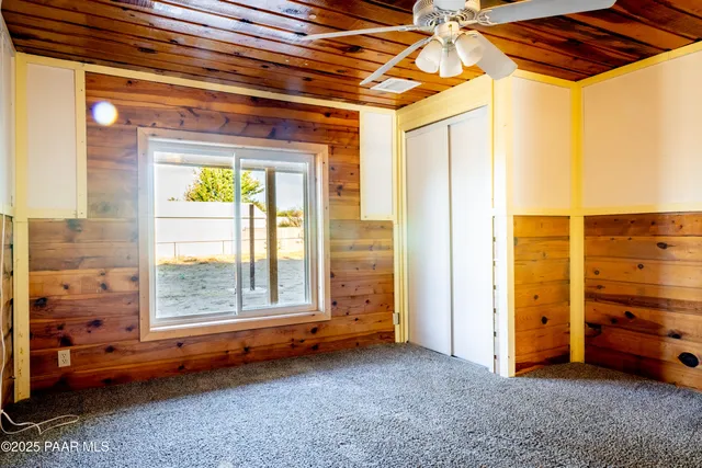 a view of room with an empty space