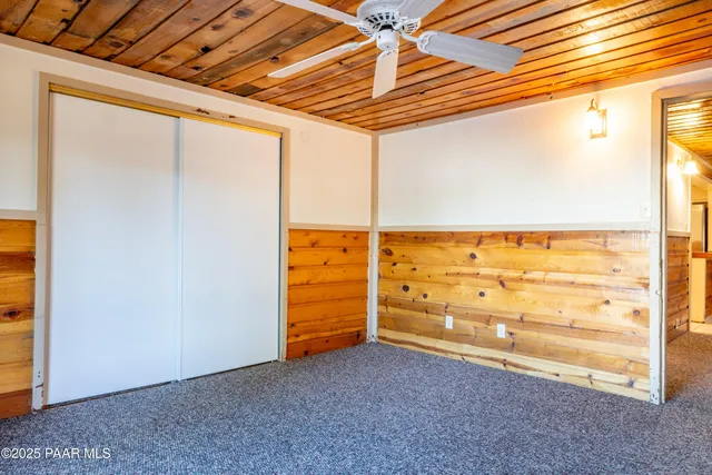 a view of a utility room with washer and dryer