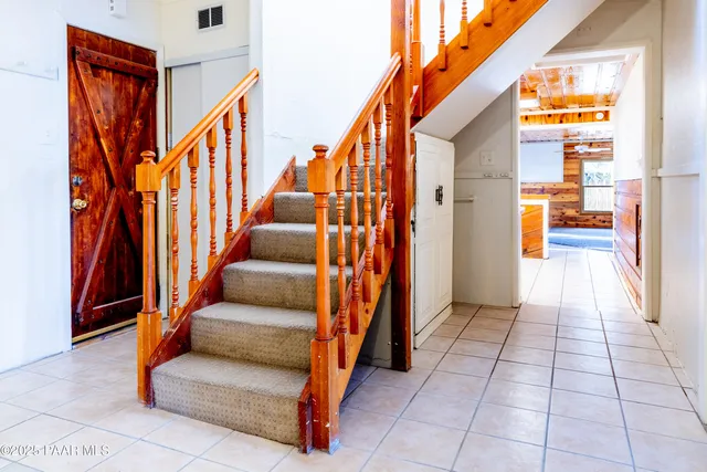 a big room with closet