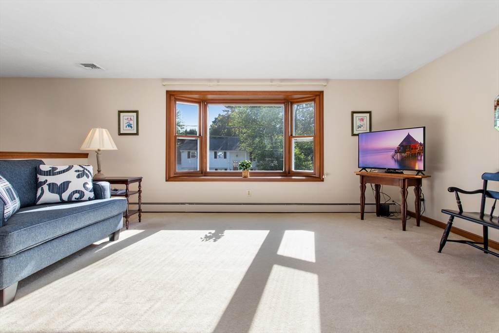 9 Hemlock Road Reading, MA 01867 - Photo 5 of 42 Gallery Image 5