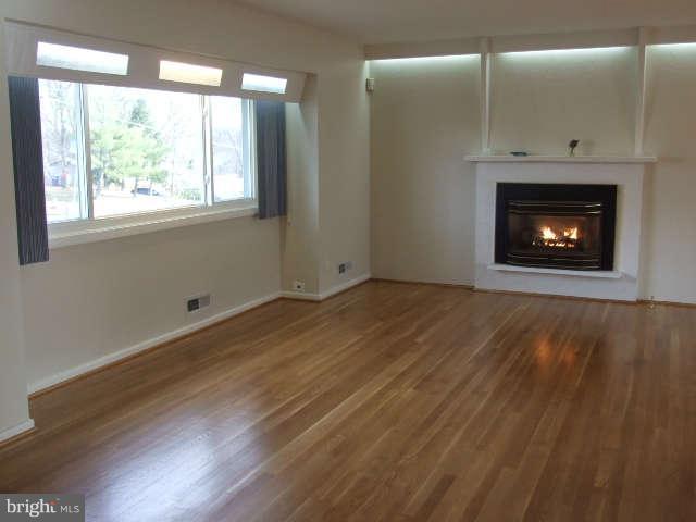 3701 Lakota Road Alexandria, VA 22303 - Photo 2 of 30 Living Room