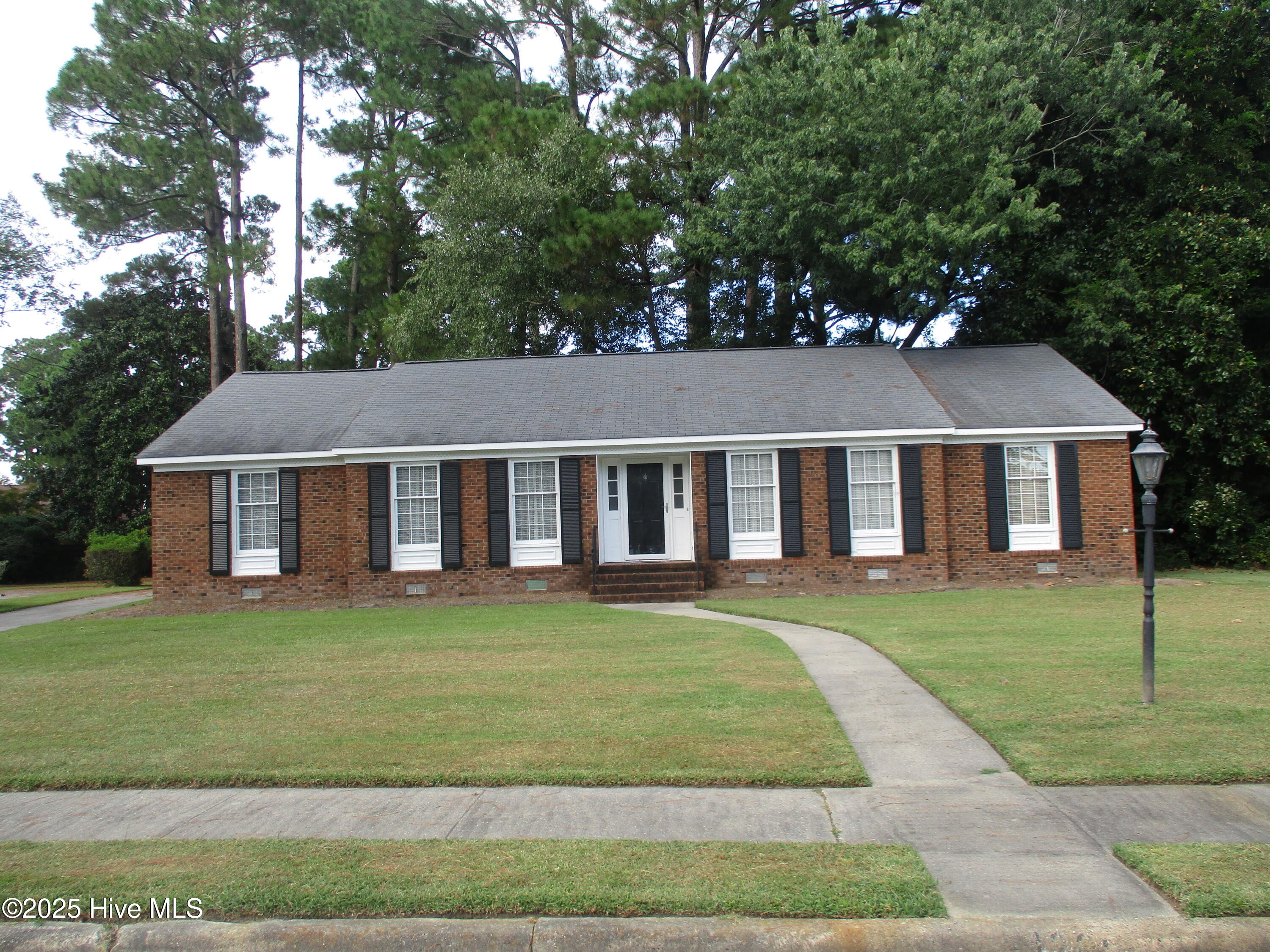 1205 West Highland Avenue Kinston, NC 28501 - Photo 1 of 41 Main