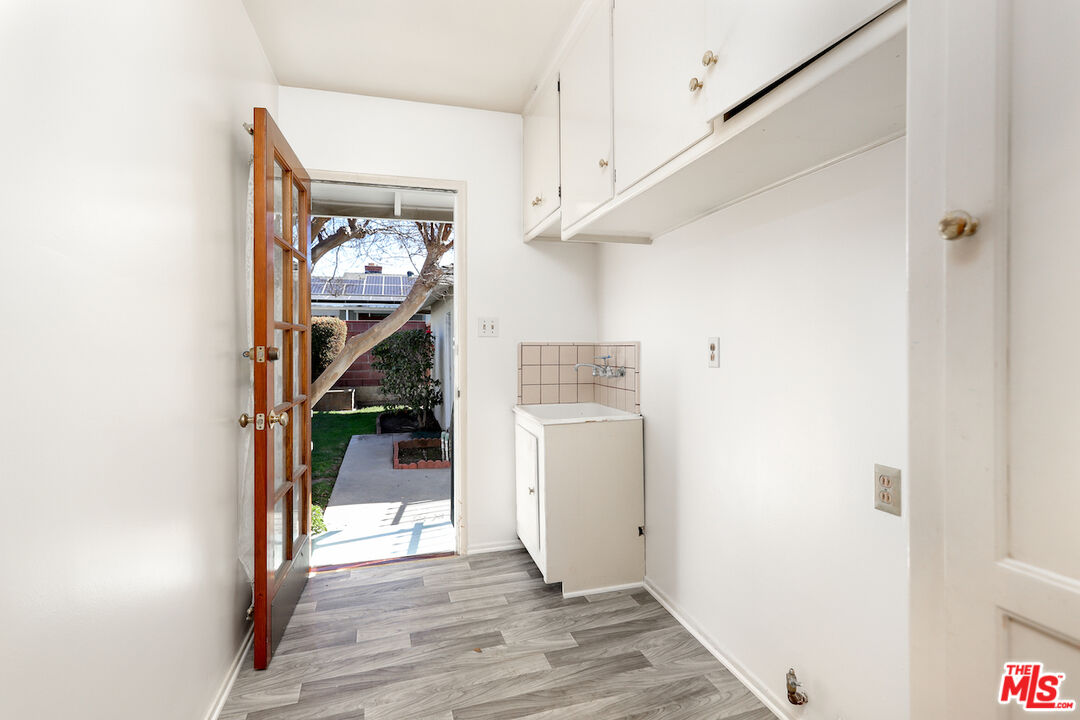 10310 Cullman Avenue Whittier, CA 90603 - Photo 15 of 30 a view of entryway and kitchen