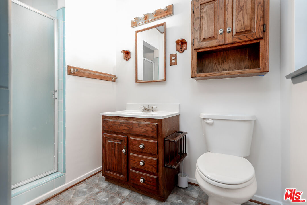 10310 Cullman Avenue Whittier, CA 90603 - Photo 24 of 30 a bathroom with a toilet a sink and a mirror