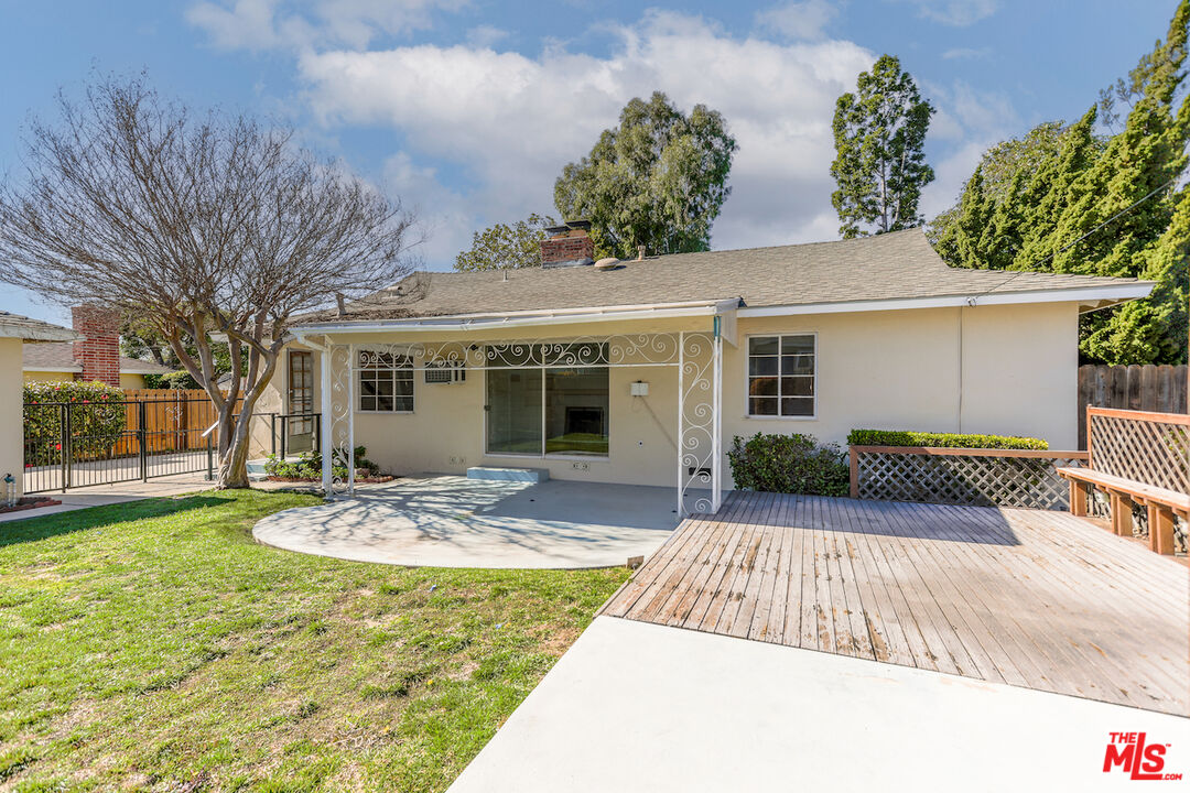 10310 Cullman Avenue Whittier, CA 90603 - Photo 27 of 30 a front view of a house with garden