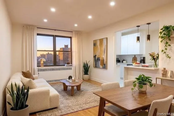 $2,950 | 9876 Queens Boulevard, Unit 6L | Rego Park