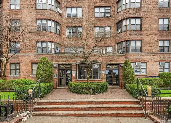 $2,950 | 9876 Queens Boulevard, Unit 6L | Rego Park