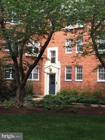 $2,300 | 1302 Belle View Boulevard, Unit B1, Alexandria, VA 22307