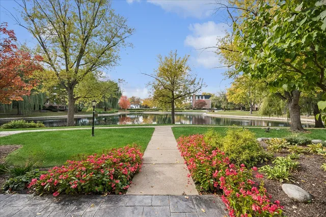 $290,000 | 175 Lake Boulevard, Unit 301, Buffalo Grove, IL 60089