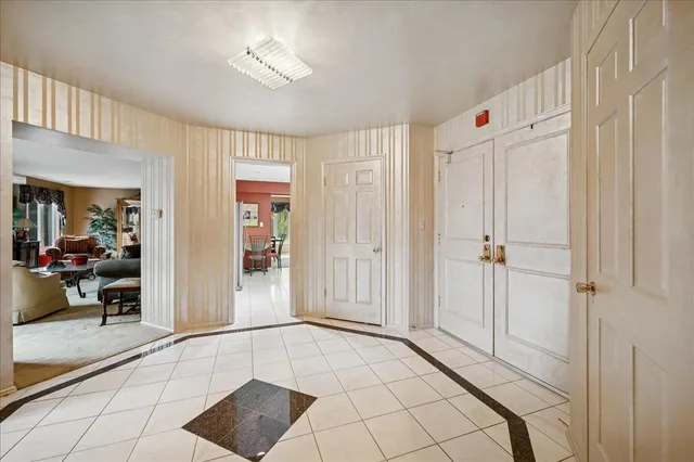 $290,000 | 175 Lake Boulevard, Unit 301, Buffalo Grove, IL 60089