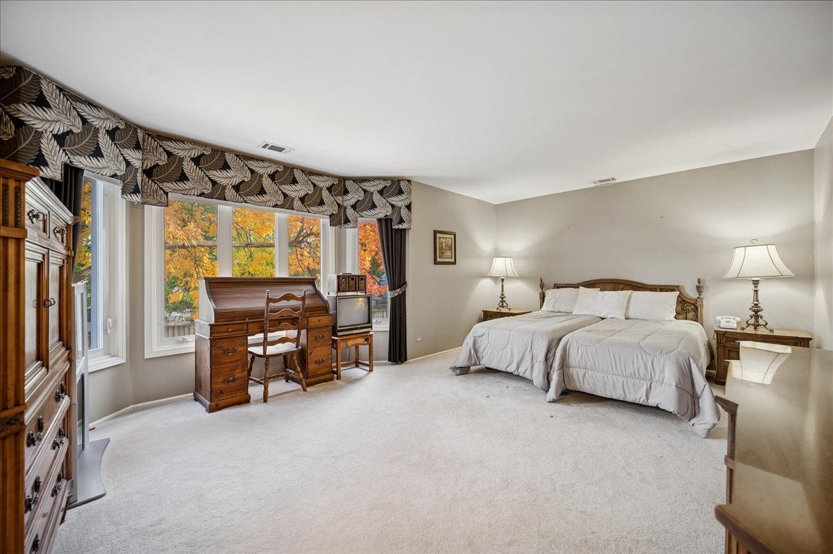 175 Lake Boulevard, Unit 301 Buffalo Grove, IL 60089 - Photo 9 of 15 a spacious bedroom with a bed and a walk in closet