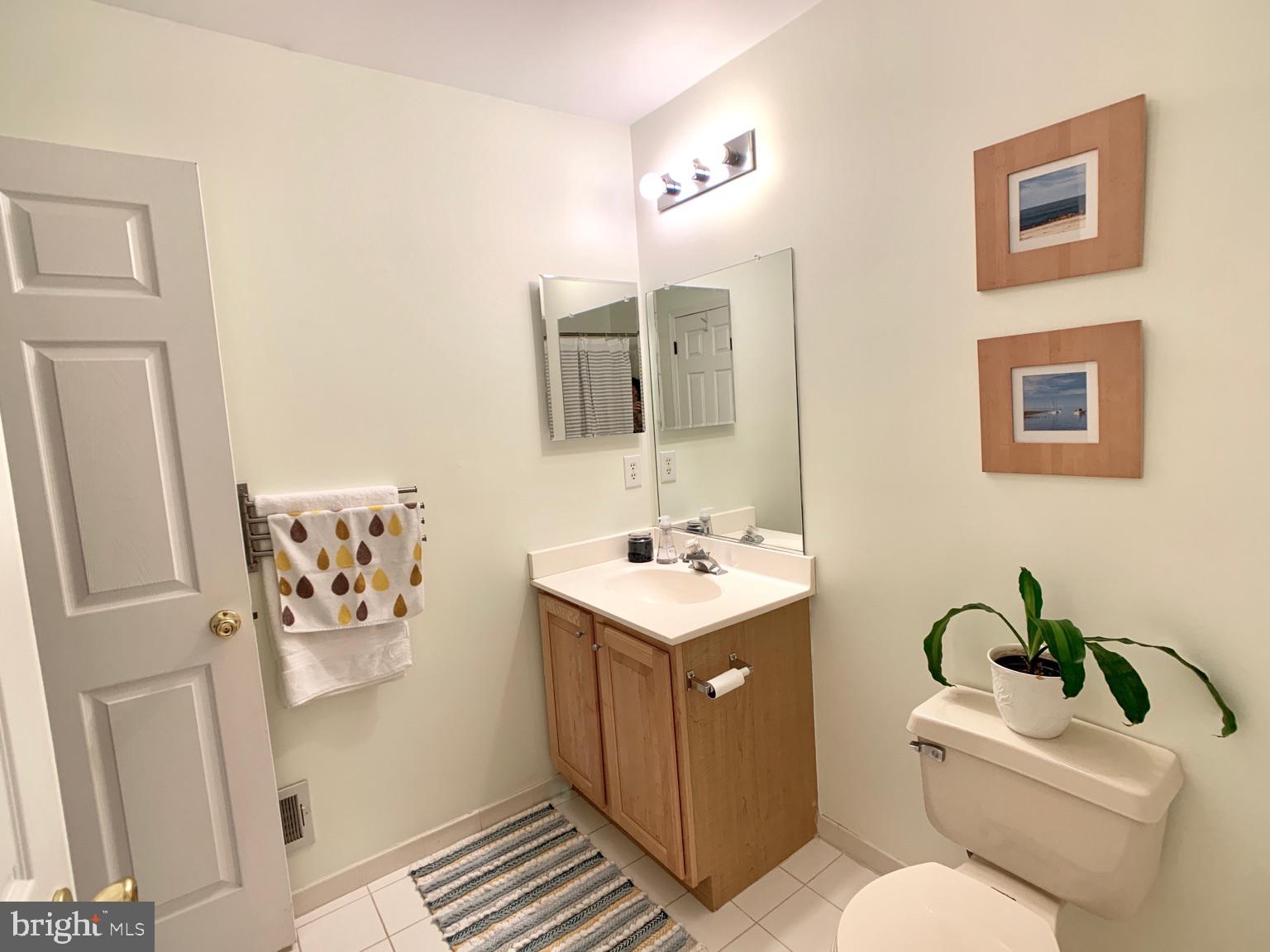 128 Coburn Road Pennington, NJ 08534 - Photo 28 of 39 Hall full bath