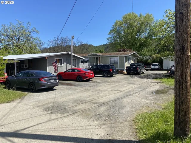 $340,000 | 1110 North Old Pacific Highway, Myrtle Creek, OR 97457