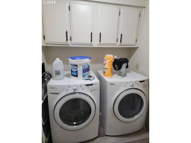 $340,000 | 1110 North Old Pacific Highway, Myrtle Creek, OR 97457