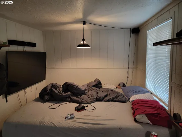 $340,000 | 1110 North Old Pacific Highway, Myrtle Creek, OR 97457