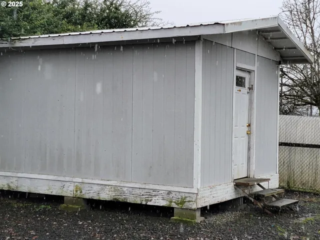 $340,000 | 1110 North Old Pacific Highway, Myrtle Creek, OR 97457