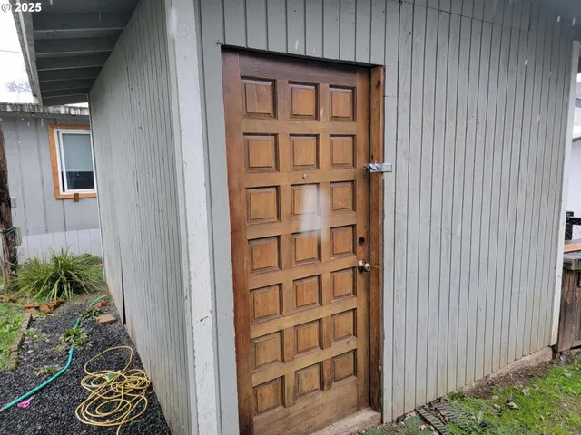 $340,000 | 1110 North Old Pacific Highway, Myrtle Creek, OR 97457