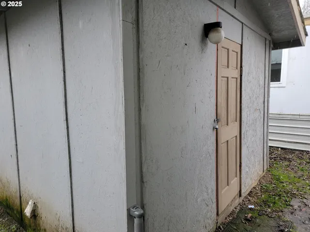 $340,000 | 1110 North Old Pacific Highway, Myrtle Creek, OR 97457