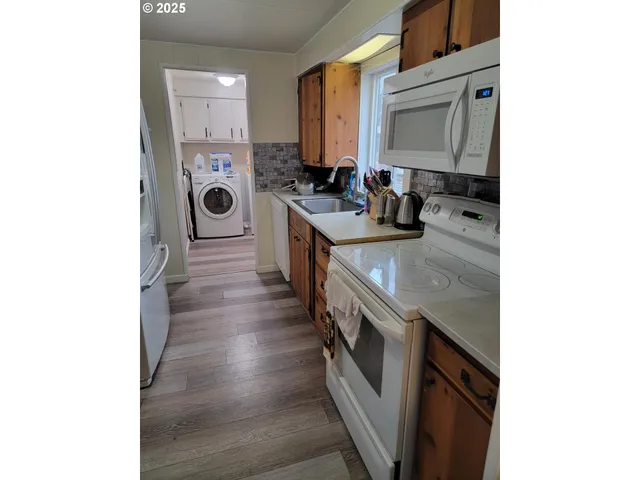 $340,000 | 1110 North Old Pacific Highway, Myrtle Creek, OR 97457