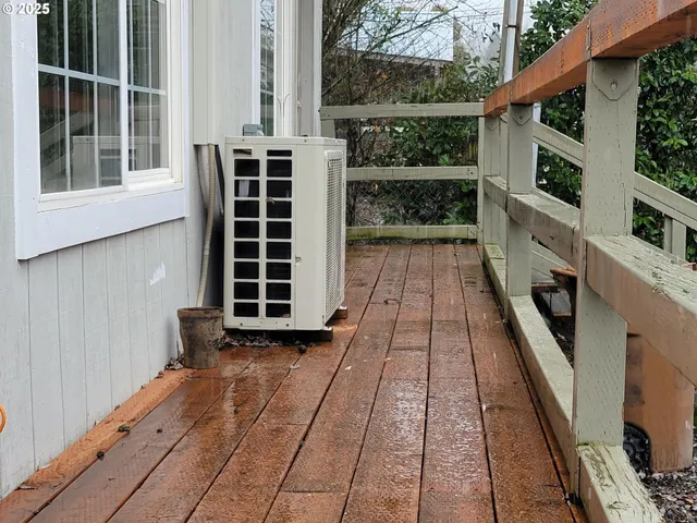 $340,000 | 1110 North Old Pacific Highway, Myrtle Creek, OR 97457