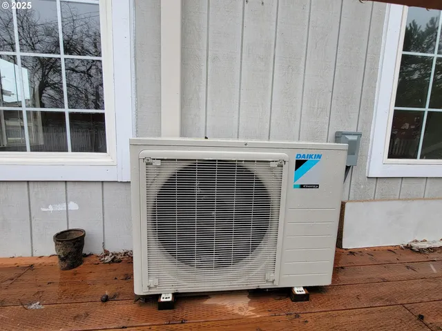 $340,000 | 1110 North Old Pacific Highway, Myrtle Creek, OR 97457