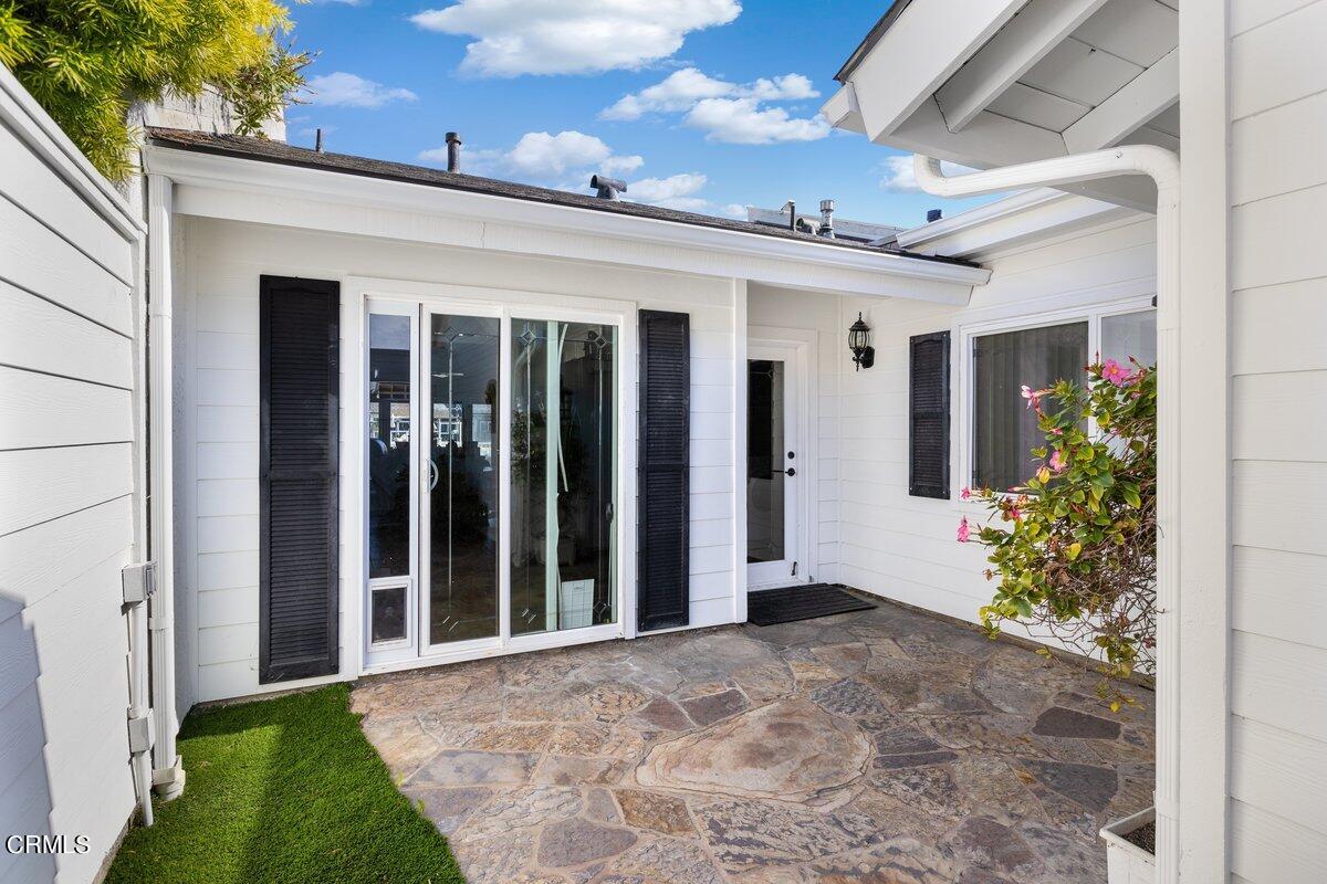 4620 Falkirk Bay Oxnard, CA 93035 - Photo 20 of 24 front view of a house with a yard