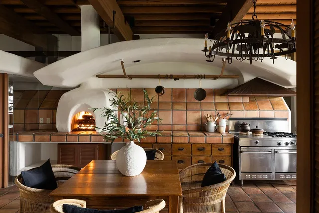 a view of entryway with a rug