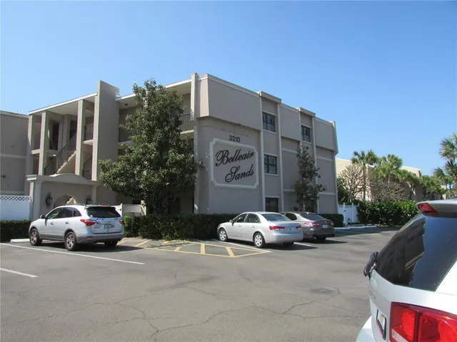 $2,100 | 3210 Gulf Boulevard, Unit 301, Belleair Beach, FL 33786