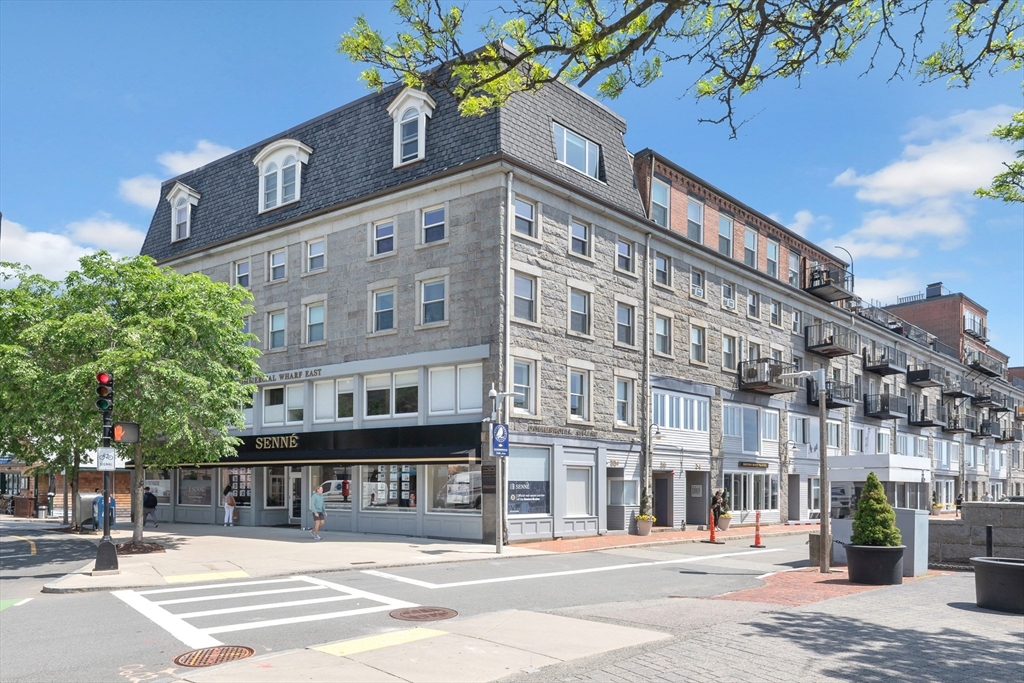 33 Commercial Wharf, Unit 32 Boston, MA 02110 - Photo 1 of 26