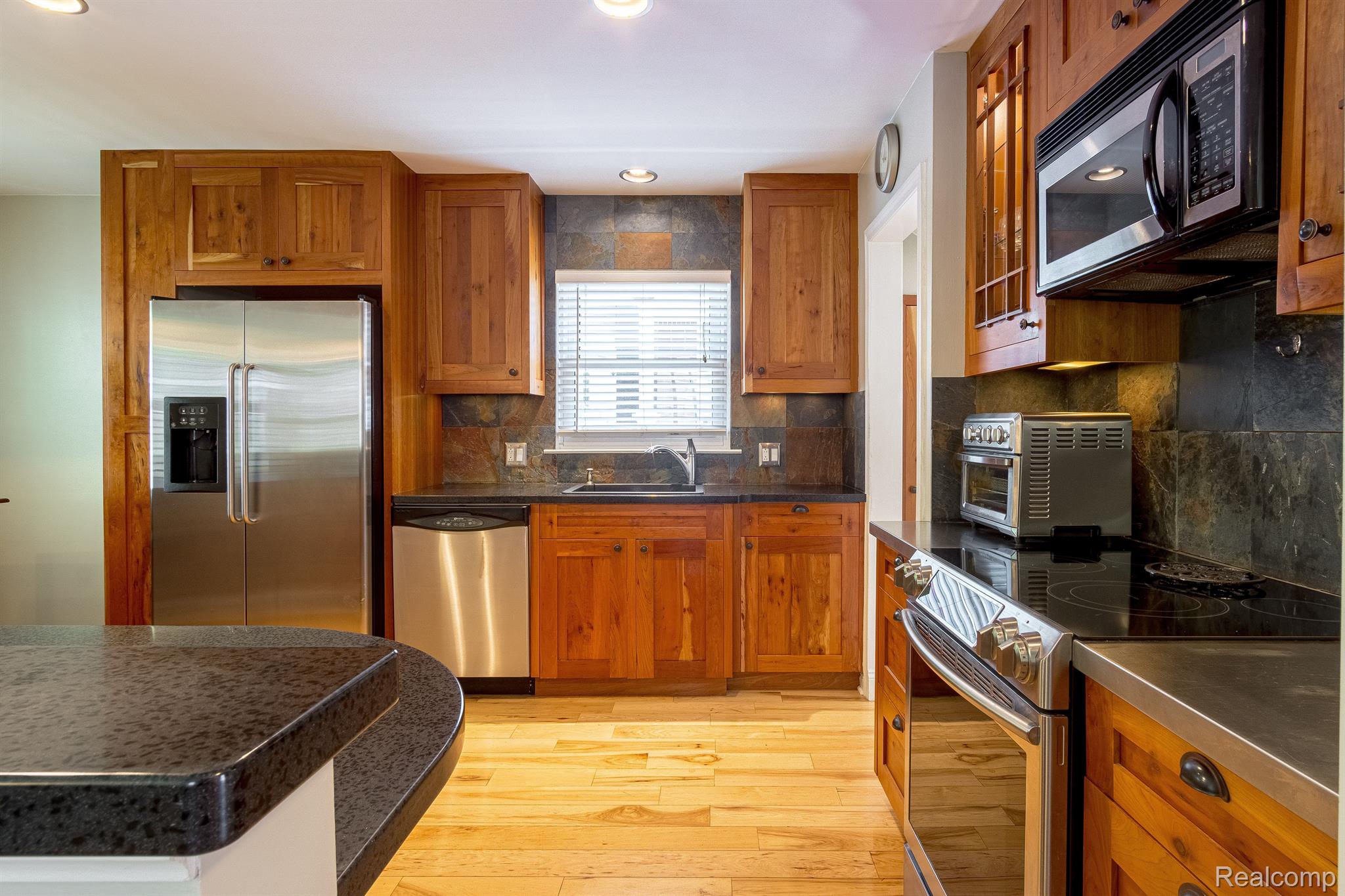 317 Drace Street Rochester, MI 48307 - Photo 8 of 41 Stainless Steel A