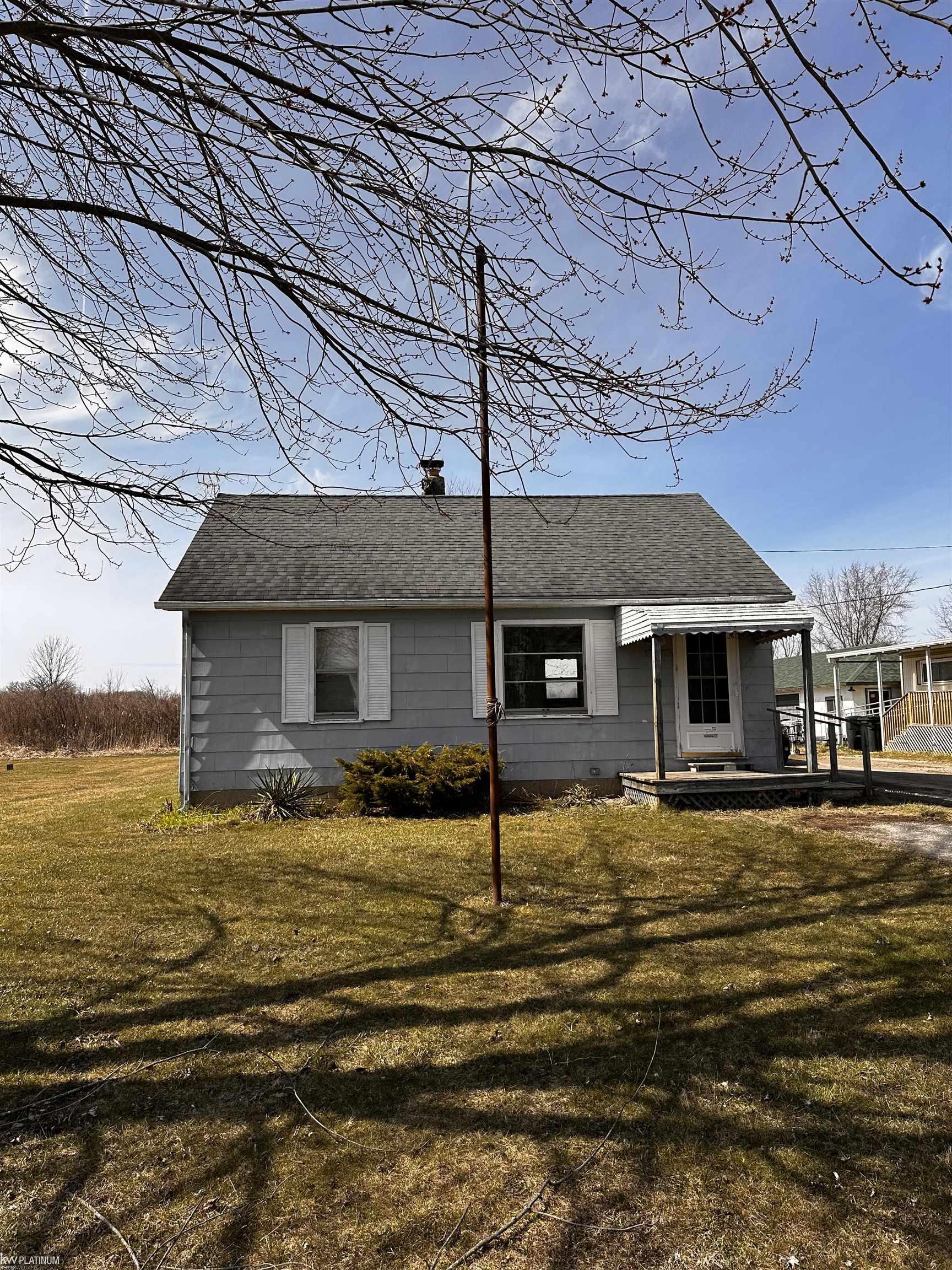 7784 South River Road Marine City, MI 48039 - Photo 2 of 18 50136926-f2a1ce08-eb8c-42e6-9052-15e3f7a84862.JPG