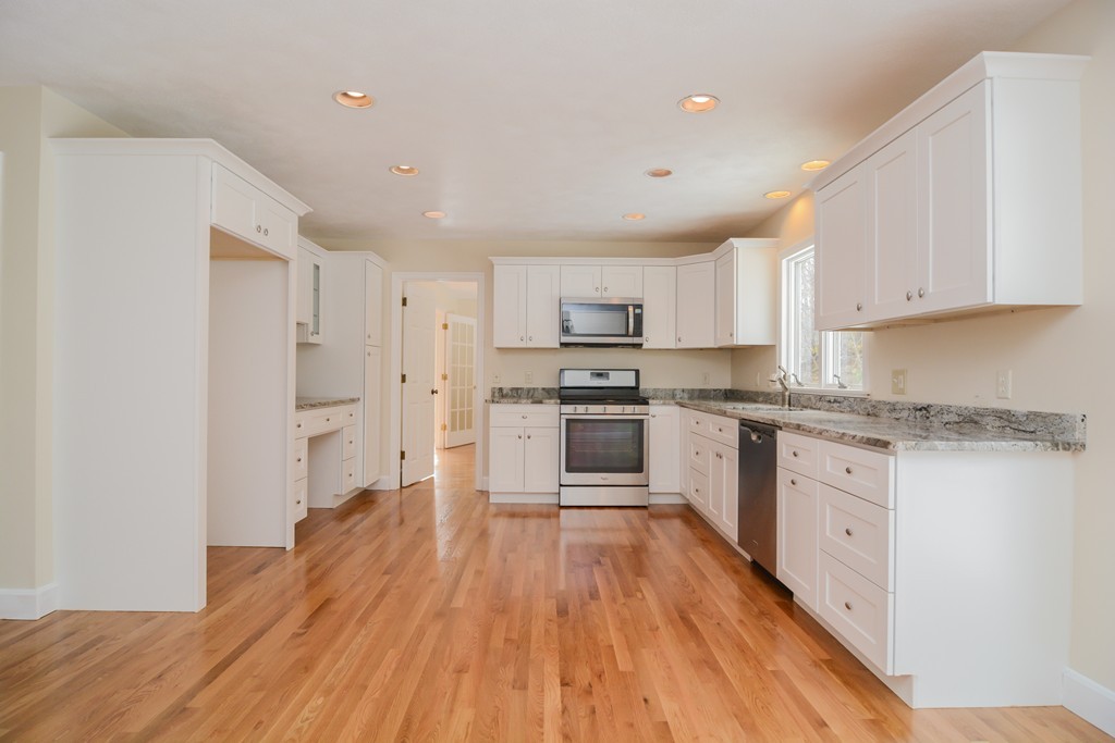 70 Pine Ridge Road North Andover, MA 01845 - Photo 4 of 30 Gallery Image 4