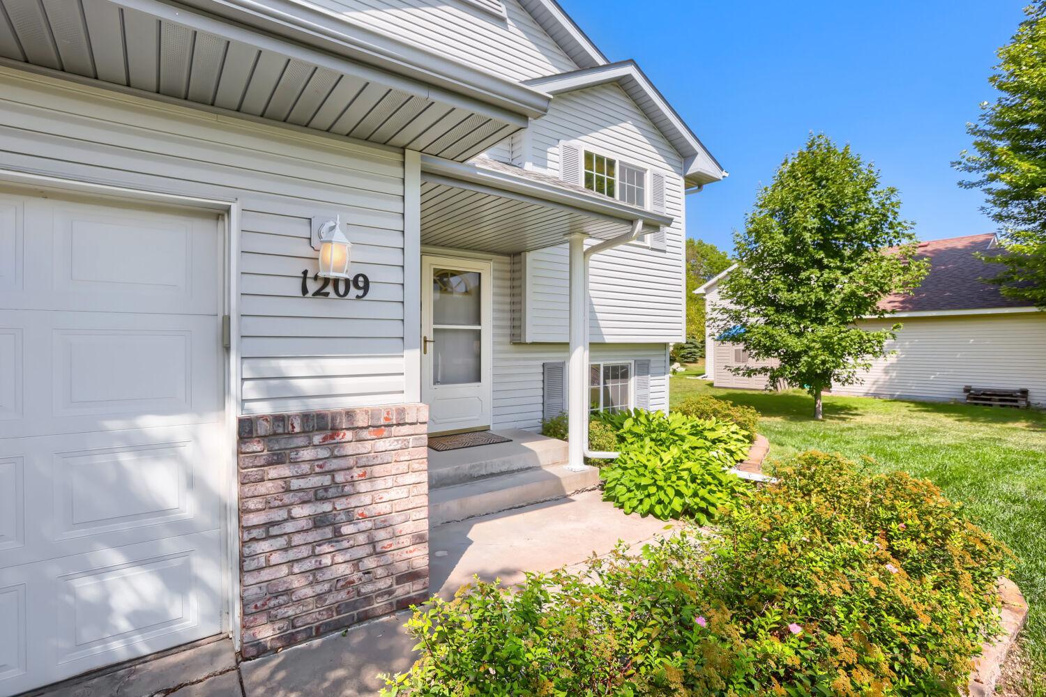 1209 Roberts Road Buffalo, MN 55313 - Photo 2 of 22 Gallery Image 2