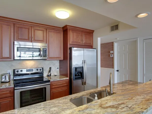 $4,100 | 2115 Windward Way, Unit 102, Vero Beach, FL 32963