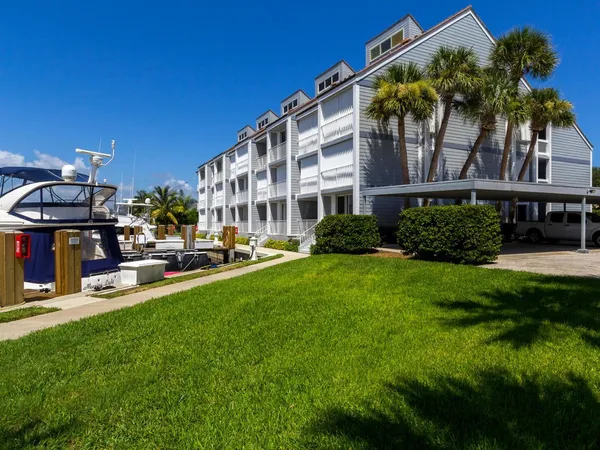 $4,100 | 2115 Windward Way, Unit 102, Vero Beach, FL 32963