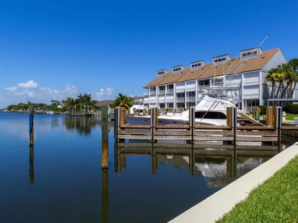$4,100 | 2115 Windward Way, Unit 102, Vero Beach, FL 32963