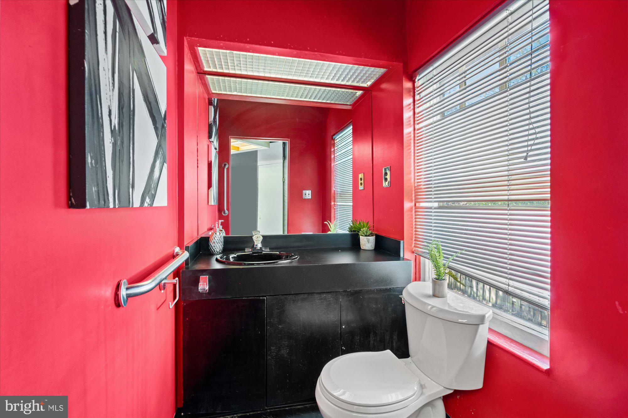 4304 River Road Northwest Washington, DC 20016 - Photo 13 of 33 Powder room