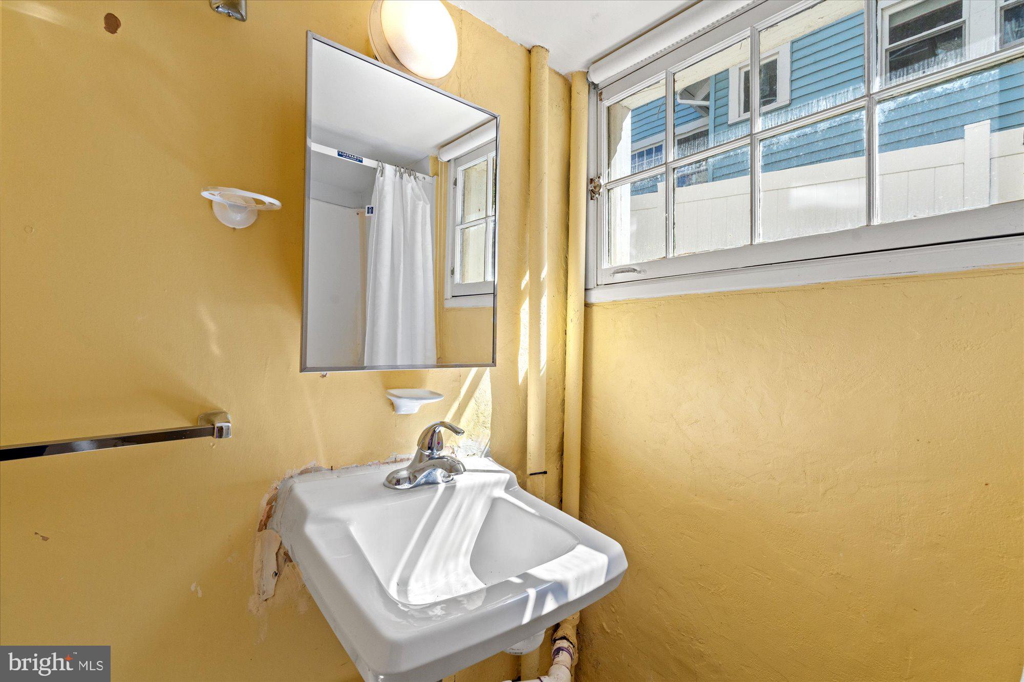 4304 River Road Northwest Washington, DC 20016 - Photo 28 of 33 Bath with shower