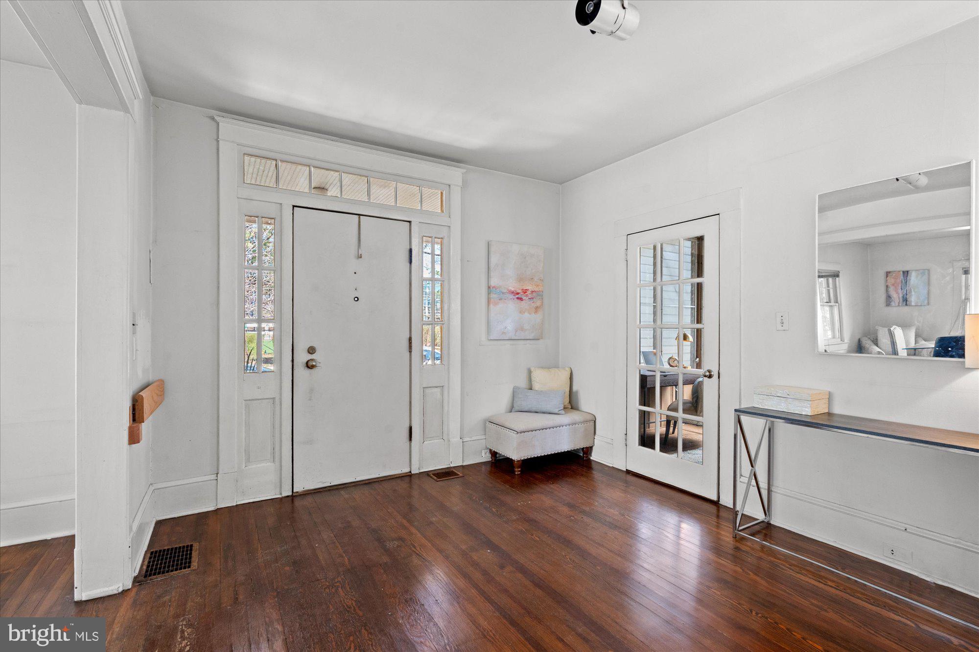 4304 River Road Northwest Washington, DC 20016 - Photo 5 of 33 Gracious entry foyer