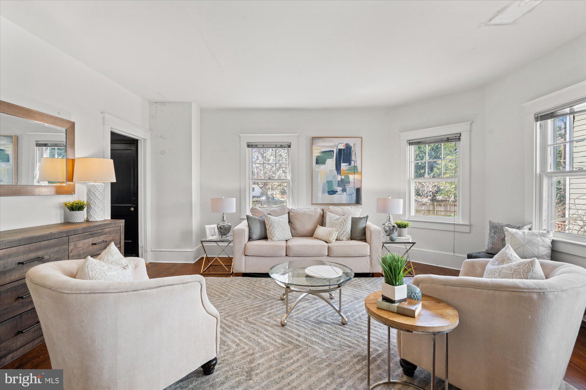 4304 River Road Northwest Washington, DC 20016 - Photo 10 of 33 Living room with ample seating area