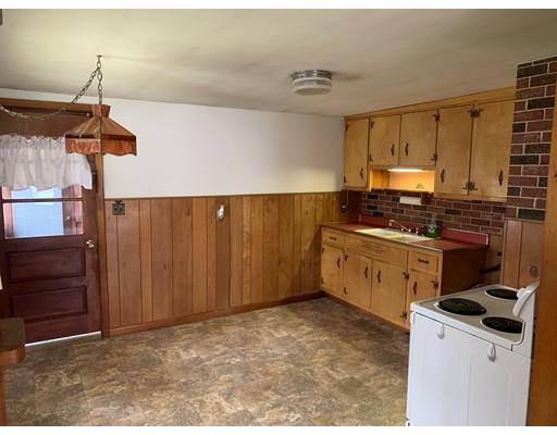 152 Vincent Street Springfield, MA 01129 - Photo 8 of 21 Gallery Image 8