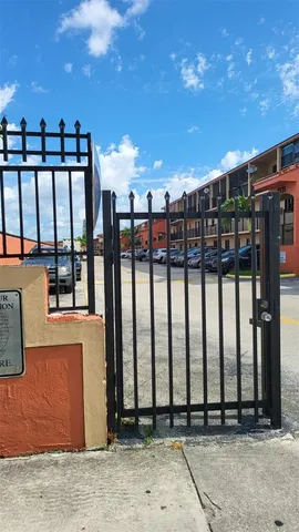 $2,100 | 2319 West 60th Street, Unit D204, Hialeah, FL 33016