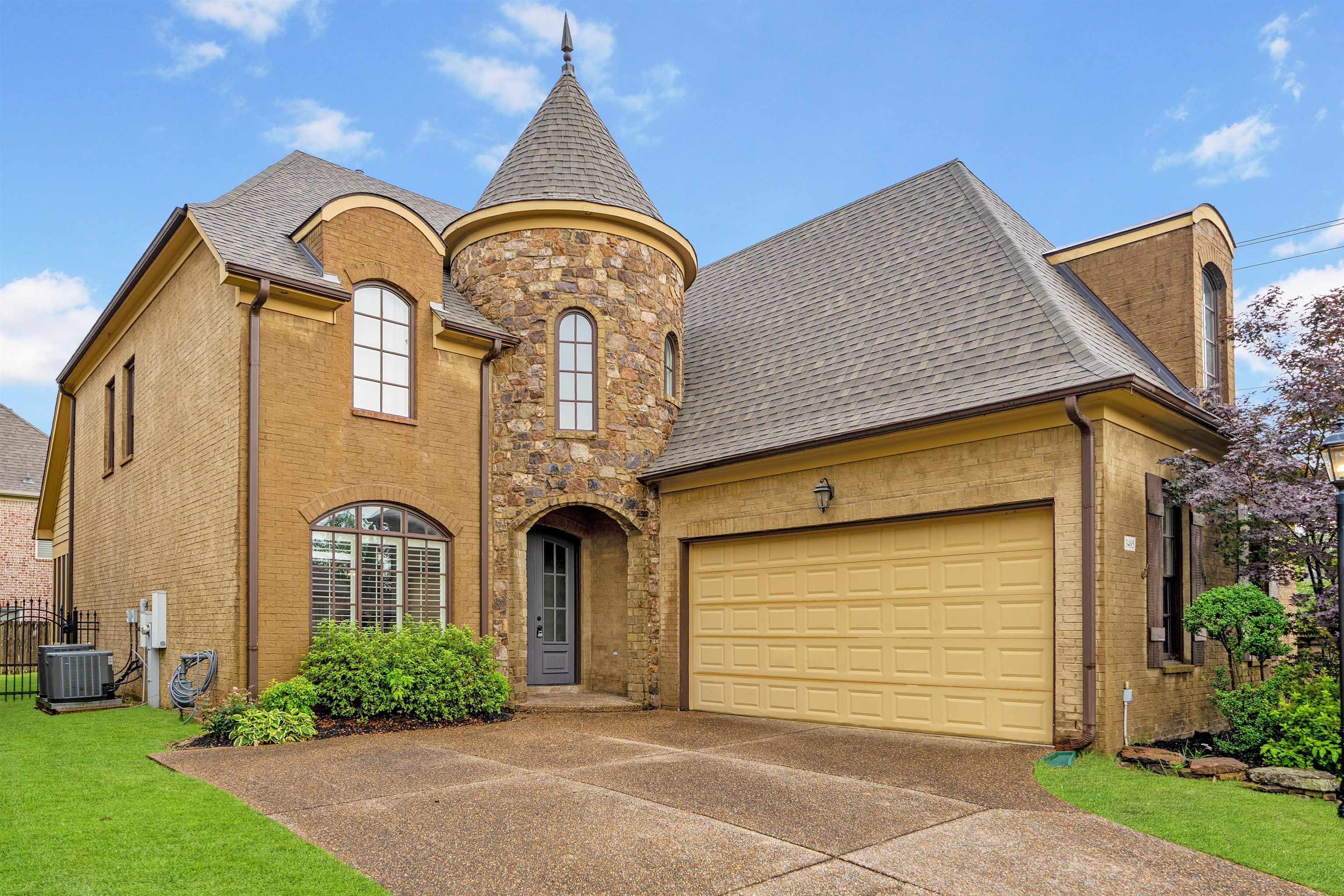 3485 East Taplow Way Collierville, TN 38017 - Photo 2 of 38 a front view of a house